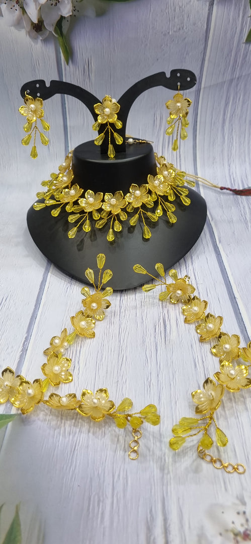 ACRYLIC YELLOW COLOUR  FLOWER SET WITH CRYSTAL SKU 0555