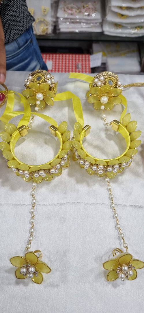 ACRYLIC LEMON COLOUR HATHPHOOL for Womens SKU636