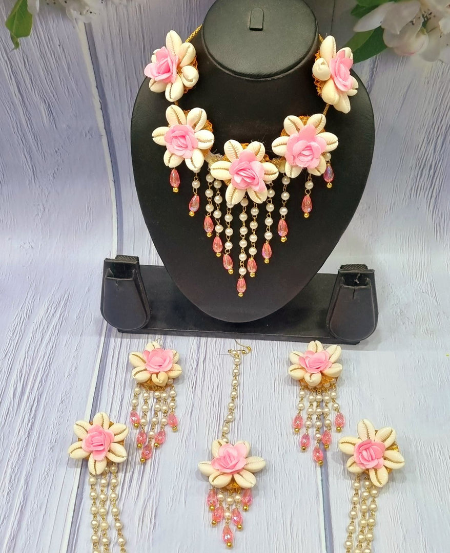 Necklace Embellished with a Beautiful Flower