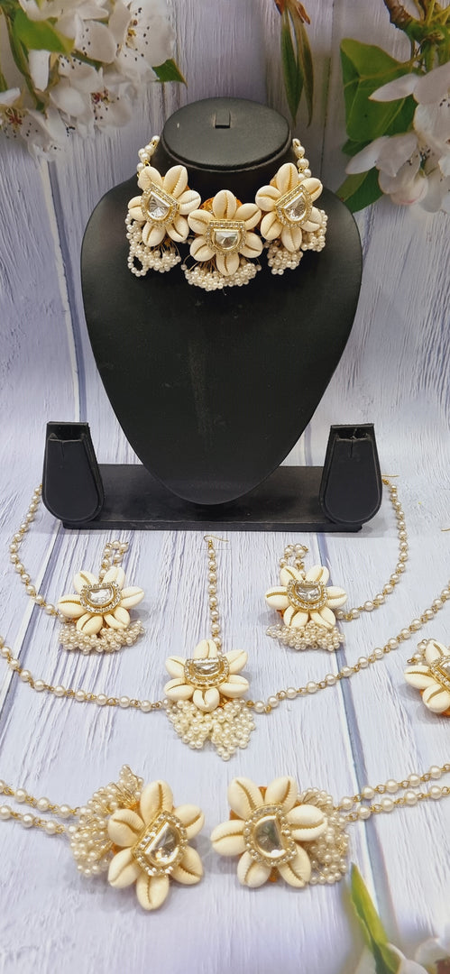 KUNDAN SHELL SET WITH MATHAPATTI for Haldi-Mehndi SKU425