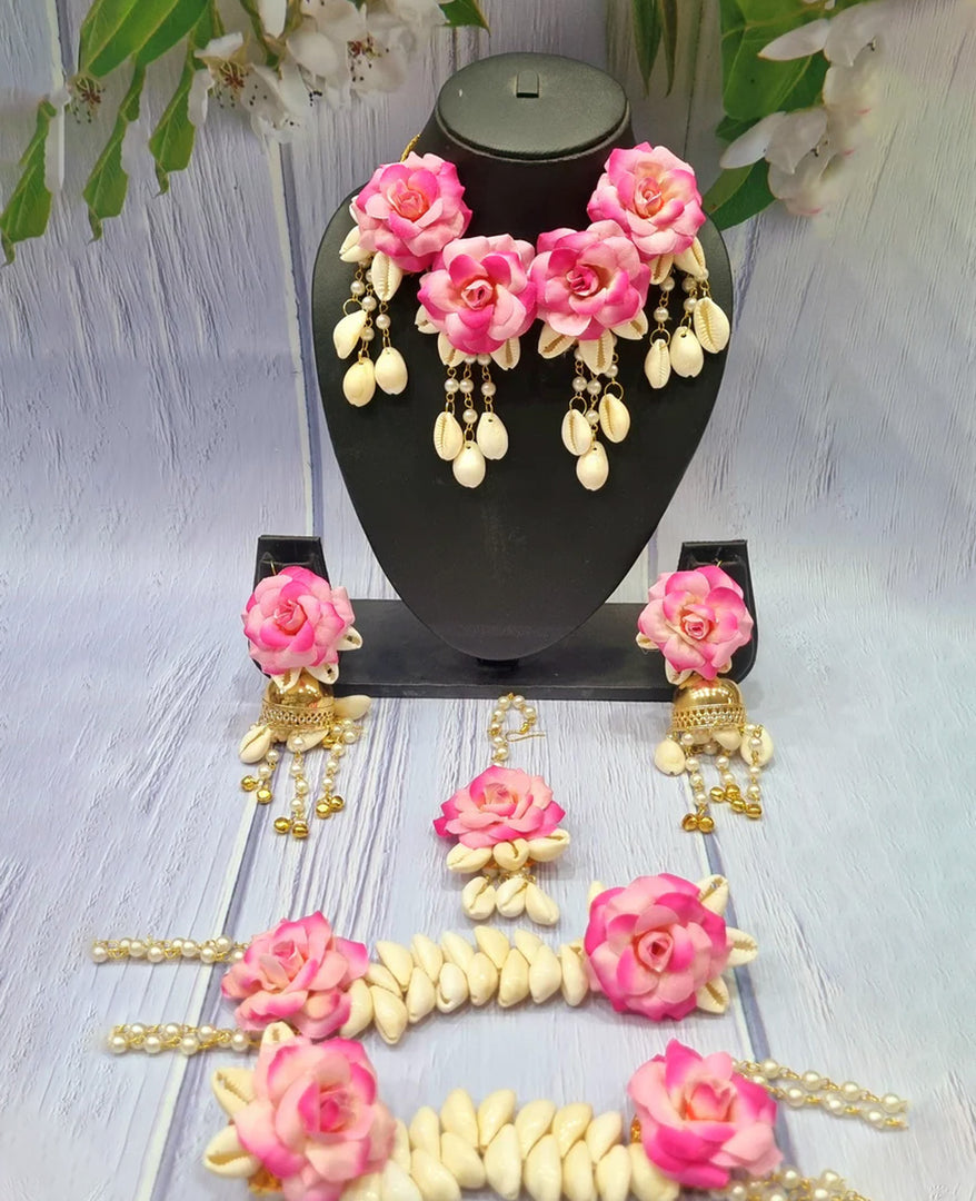 Bloom by the Sea Shell Necklace Set